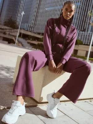 PANTALON DEPORTIVO RECTOS CON BOLSILLOS BURDEOS